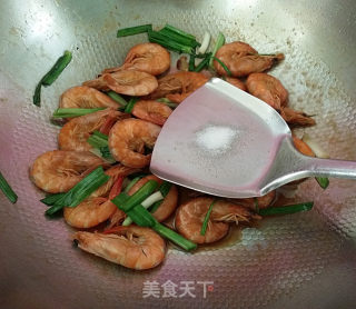 青蒜爆糖醋虾的做法步骤：9