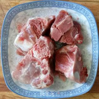 大骨头炖冬瓜的做法步骤：1