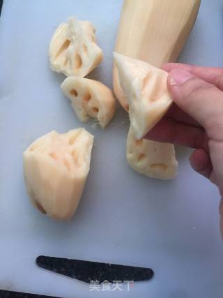 莲藕扇骨汤的做法步骤：3