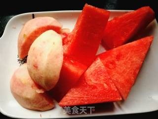 西瓜桃汁的做法步骤：1