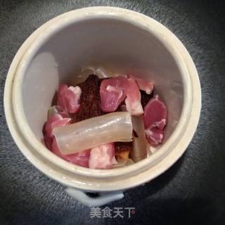 鳝胶羊肚菌炖猪腱的做法步骤：4