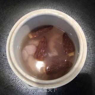 鳝胶羊肚菌炖猪腱的做法步骤：5