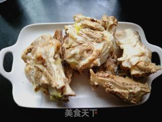 酱炒腿骨的做法步骤：1