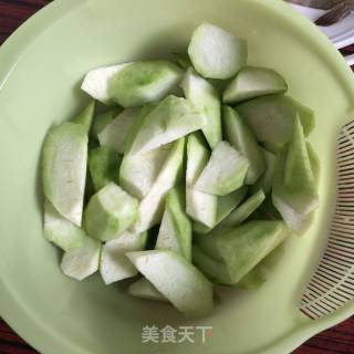 鲜虾炒丝瓜的做法步骤：3
