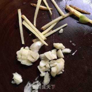 鲜虾炒丝瓜的做法步骤：4