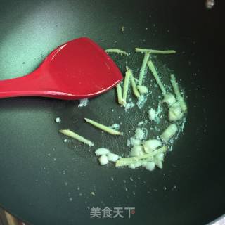 鲜虾炒丝瓜的做法步骤：5