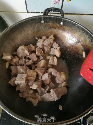 胡萝卜炖牛肉的做法步骤：4
