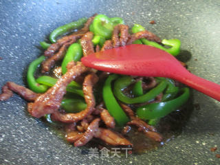 灯椒炒牛柳的做法步骤：11