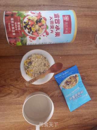 3分钟水果燕麦营养早餐的做法步骤：1