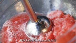 西瓜酸奶慕斯杯的做法步骤：2