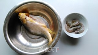 海鲜面的做法步骤：2