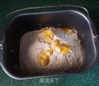 蓝莓酱玫瑰花面包#一次揉面&一次发酵#的做法步骤：3
