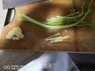潮汕豆酱蒸金鲳鱼的做法步骤：2