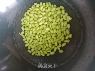 雪菜肉丝炒毛豆的做法步骤：2