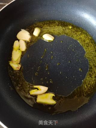 雪菜肉丝炒毛豆的做法步骤：4