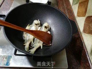 香煎黄花鱼焗豆酱的做法步骤：3