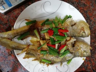香煎黄花鱼焗豆酱的做法步骤：7