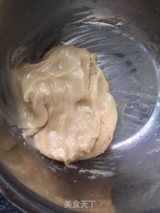 红豆沙蛋黄月饼的做法步骤：3