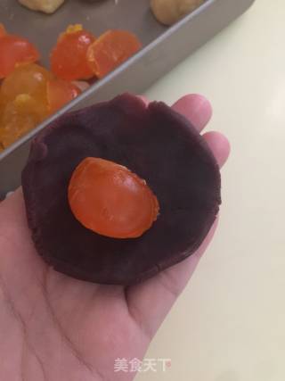 红豆沙蛋黄月饼的做法步骤：8