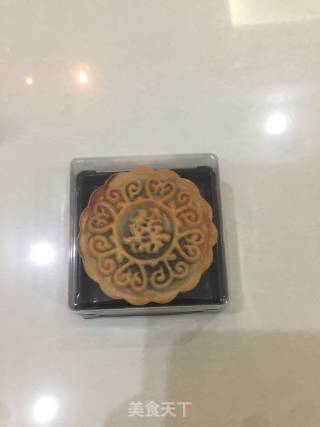 红豆沙蛋黄月饼的做法步骤：17