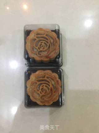 红豆沙蛋黄月饼的做法步骤：18