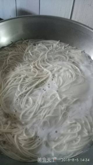 油菜火腿煎蛋炒面的做法步骤：3