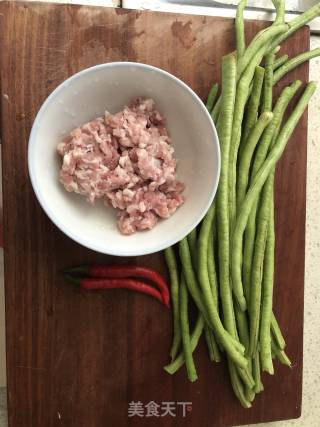 豆角肉末的做法步骤：1