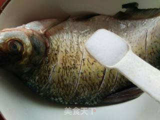 双椒豆瓣边鱼块的做法步骤：2
