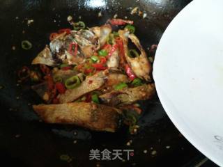 双椒豆瓣边鱼块的做法步骤：12