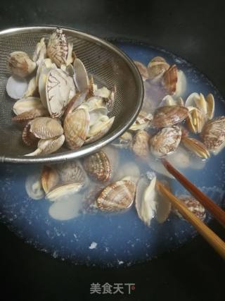 花甲蒸蛋的做法步骤：1