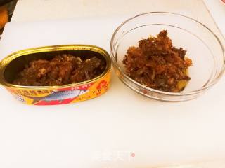 豆豉鲮鱼炒油麦菜（莴笋叶）的做法步骤：1