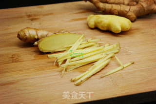 夏日红糖生姜养生茶的做法步骤：2