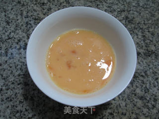 鸭蛋西兰花炒米粉的做法步骤：2