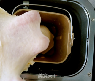 纺锤形砂糖黄油餐包的做法步骤：1