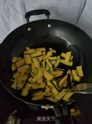 鸡蛋炒南瓜片的做法步骤：3