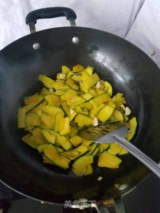 鸡蛋炒南瓜片的做法步骤：4