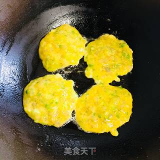 虾仁芹菜饼的做法步骤：4