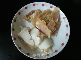 洋葱炒咸肉的做法步骤：2