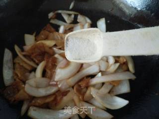 洋葱炒咸肉的做法步骤：7