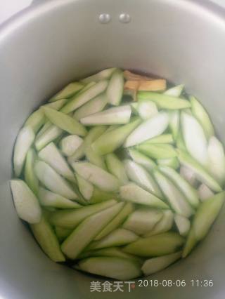 丝瓜豆腐汤的做法步骤：2