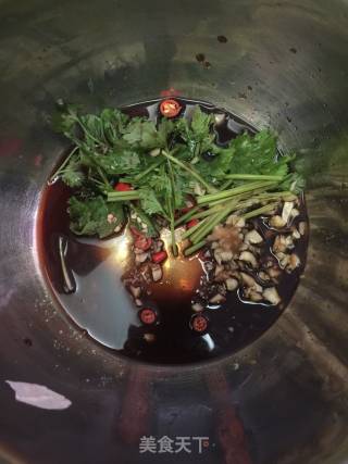 凉拌芹菜腐竹花生的做法步骤：5