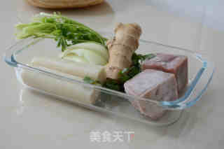沙茶肉丝炒年糕的做法步骤：1