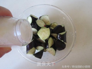 腊鱼烧茄子的做法步骤：4