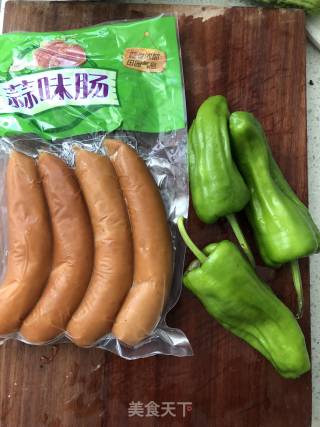 青椒香肠的做法步骤：1