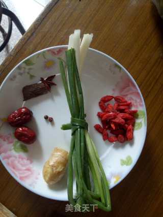 清炖羊肉的做法步骤：1