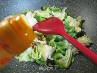 灯椒炒圆白菜的做法步骤：5