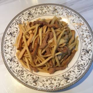 豆干肉丝烩茭白的做法步骤：6