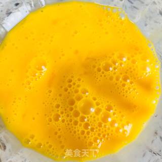 胡萝卜丝炒蛋的做法步骤：2