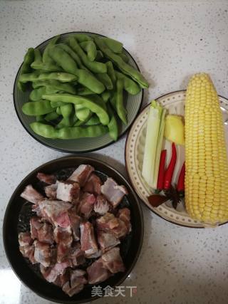 排骨玉米炖豆角的做法步骤：1