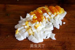 青椒凉拌咸鸭蛋的做法步骤：3